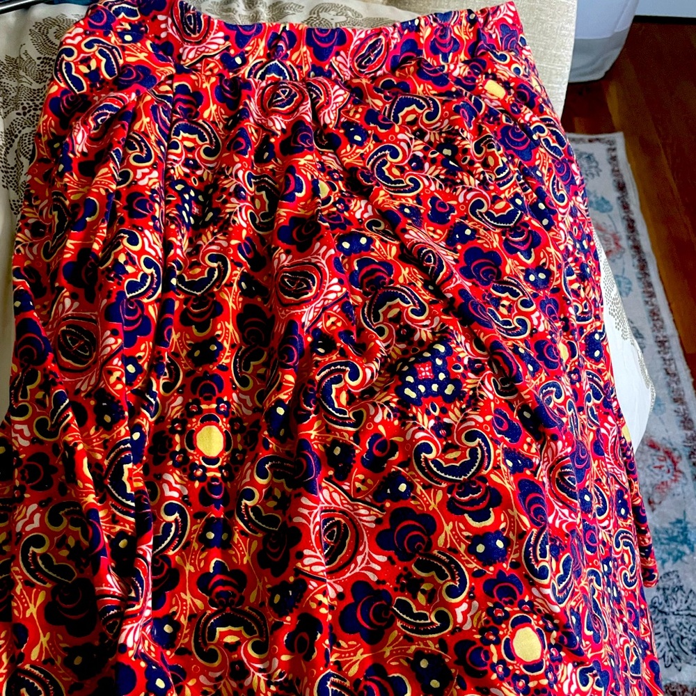 LuLaRoe skirt with pockets! Size L. Super comfy. Worn only a few times